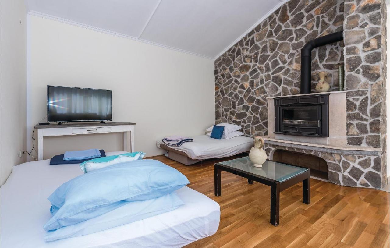 Lovely Home In Sibenik-Brodarica With Kitchen Donje Polje Екстер'єр фото